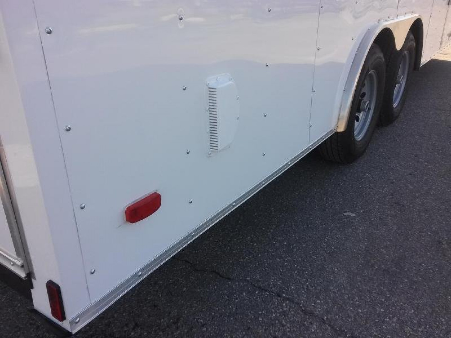 New GANS8520TA3 CARGO MATE 8.5' X 20' ENCLOSED CARGO TRAILER W/ REAR RAMP DOOR & SIDE DOOR