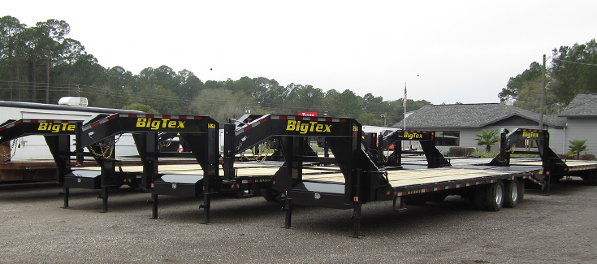 New 14GN-25D5A BIG TEX 8.5' X 25' GOOSENECK FLAT BED W/ 5' FOLD UP RAMPS & FREE SPARE *NON-CDL*