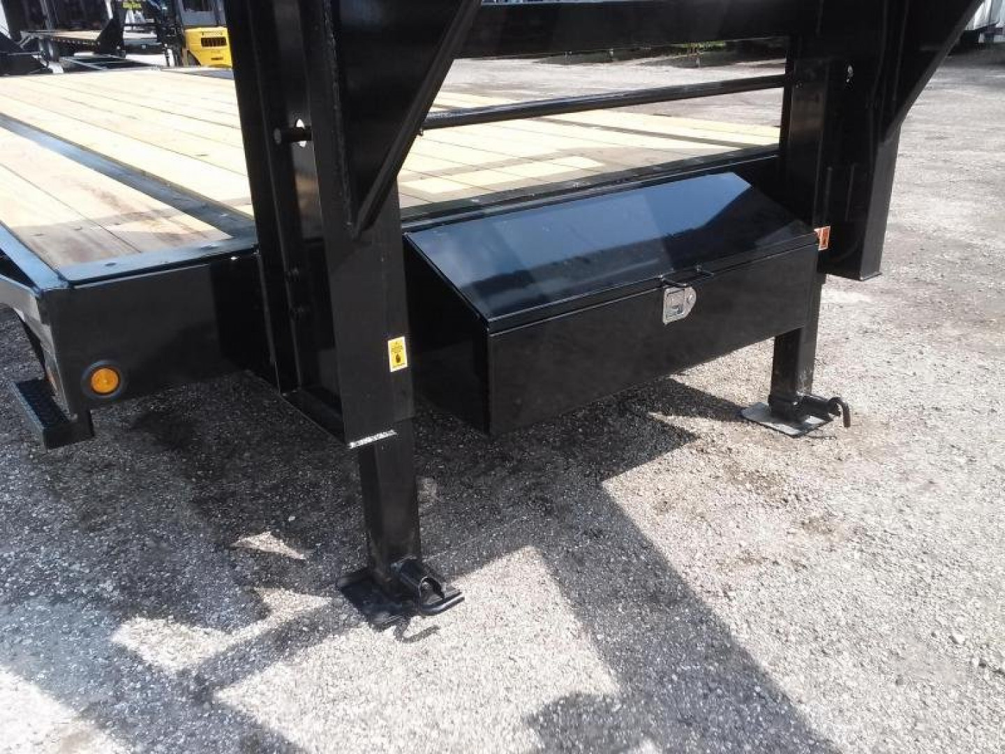 New 14GN-25D5A BIG TEX 8.5' X 25' GOOSENECK FLAT BED W/ 5' FOLD UP RAMPS & FREE SPARE *NON-CDL*