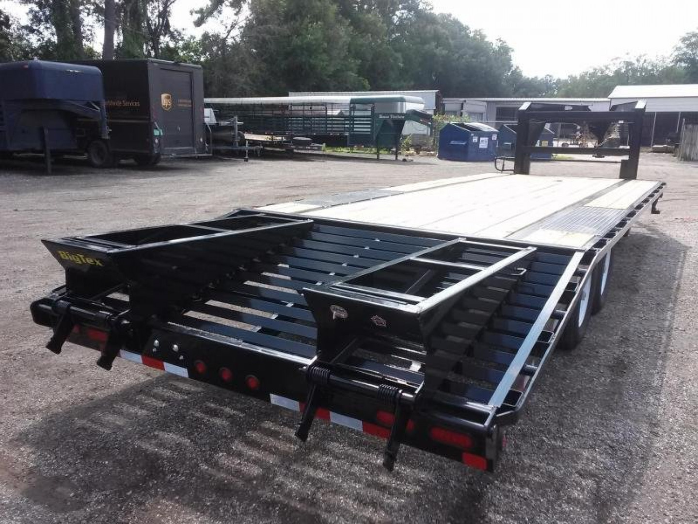 New 14GN-25D5A BIG TEX 8.5' X 25' GOOSENECK FLAT BED W/ 5' FOLD UP RAMPS & FREE SPARE *NON-CDL*