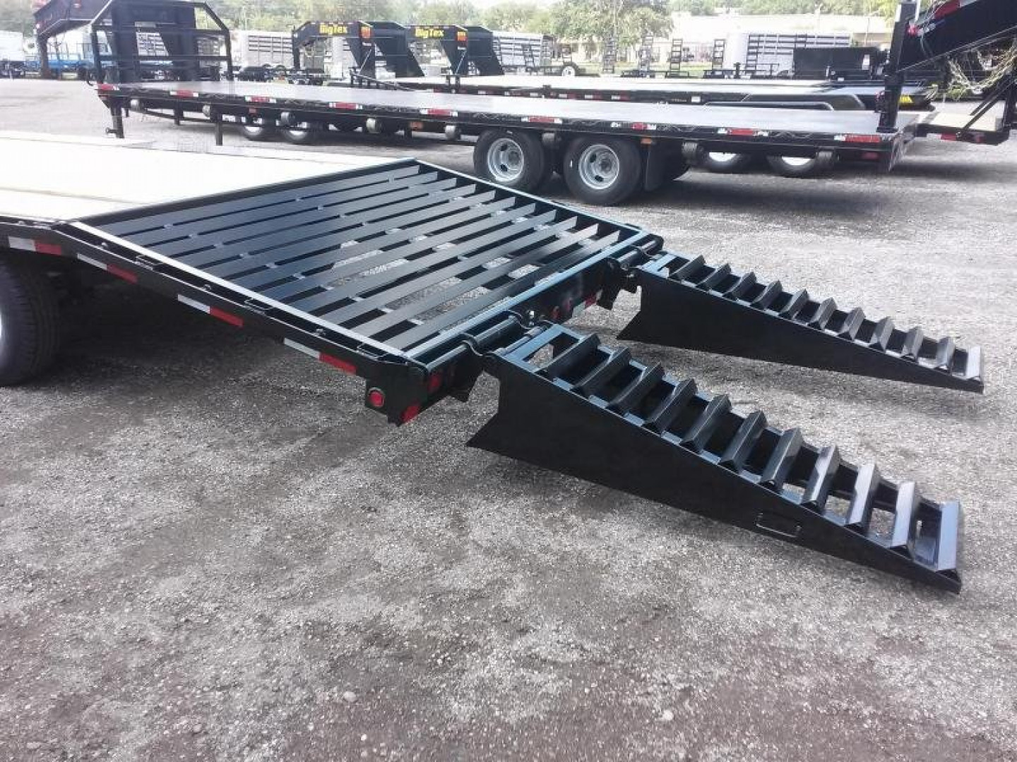 New 14GN-25D5A BIG TEX 8.5' X 25' GOOSENECK FLAT BED W/ 5' FOLD UP RAMPS & FREE SPARE *NON-CDL*