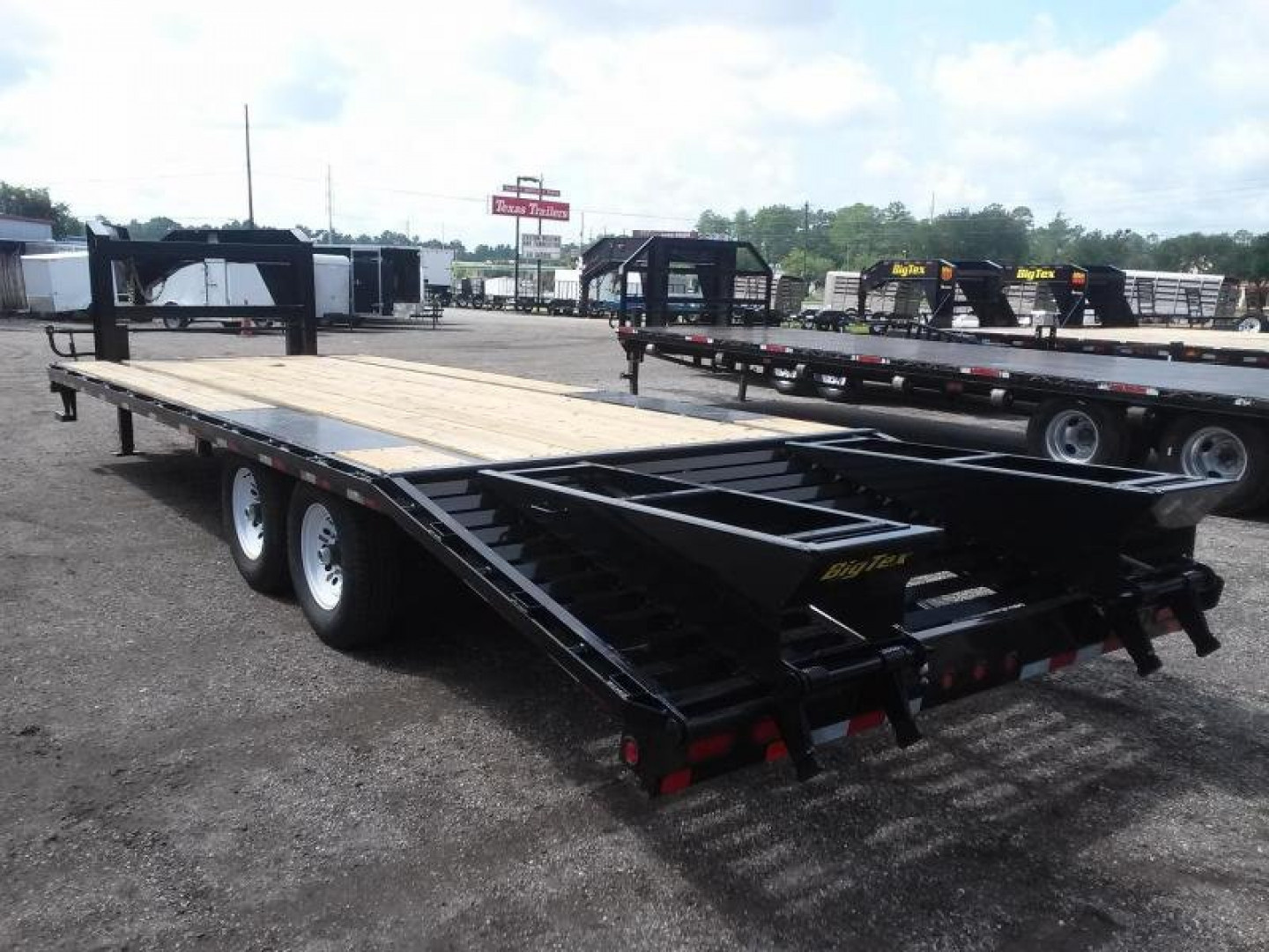New 14GN-25D5A BIG TEX 8.5' X 25' GOOSENECK FLAT BED W/ 5' FOLD UP RAMPS & FREE SPARE *NON-CDL*