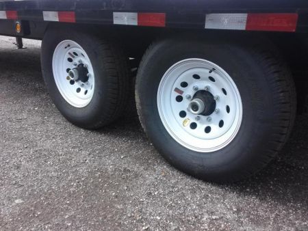 New 14GN-25D5A BIG TEX 8.5' X 25' GOOSENECK FLAT BED W/ 5' FOLD UP RAMPS & FREE SPARE *NON-CDL*