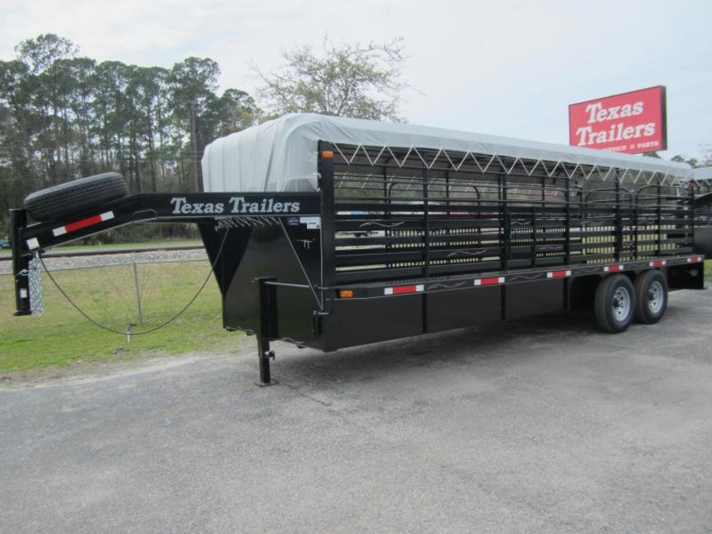 7×24 Horse Livestock Trailer