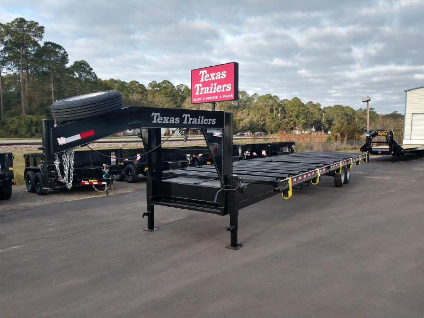 9×35 Equipment Flatbed Trailer
