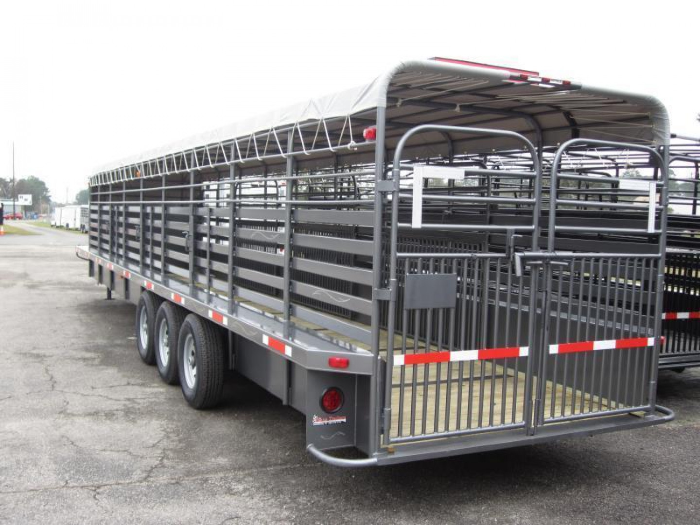 New ST3621G TEXAS TRAILERS 36' GOOSENECK STOCK TRAILER W/ TRIPLE AXLES