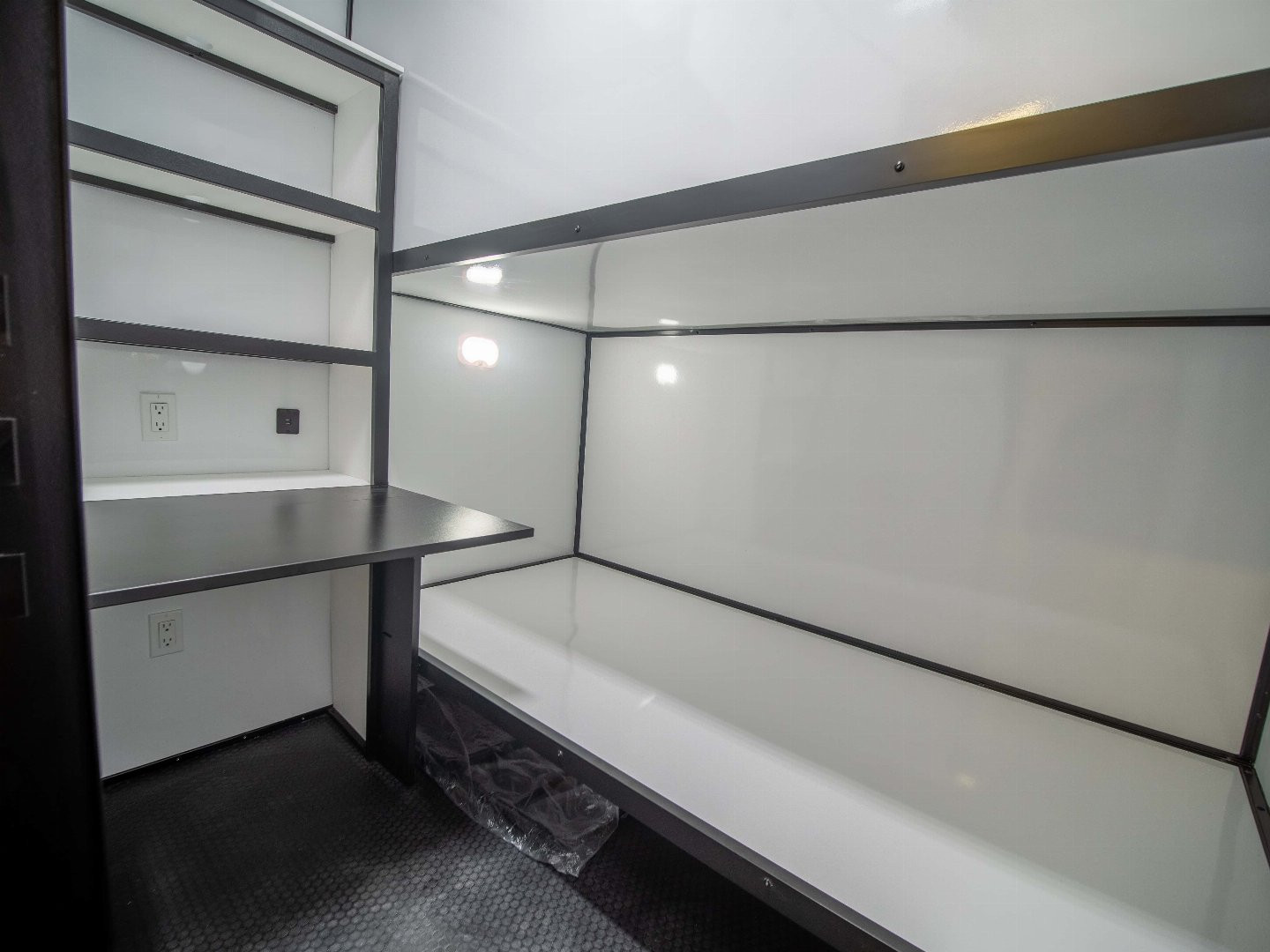 New 2024 ETC 8 Private Rooms with Full Bathroom Bunkhouse Sleeper Trailer