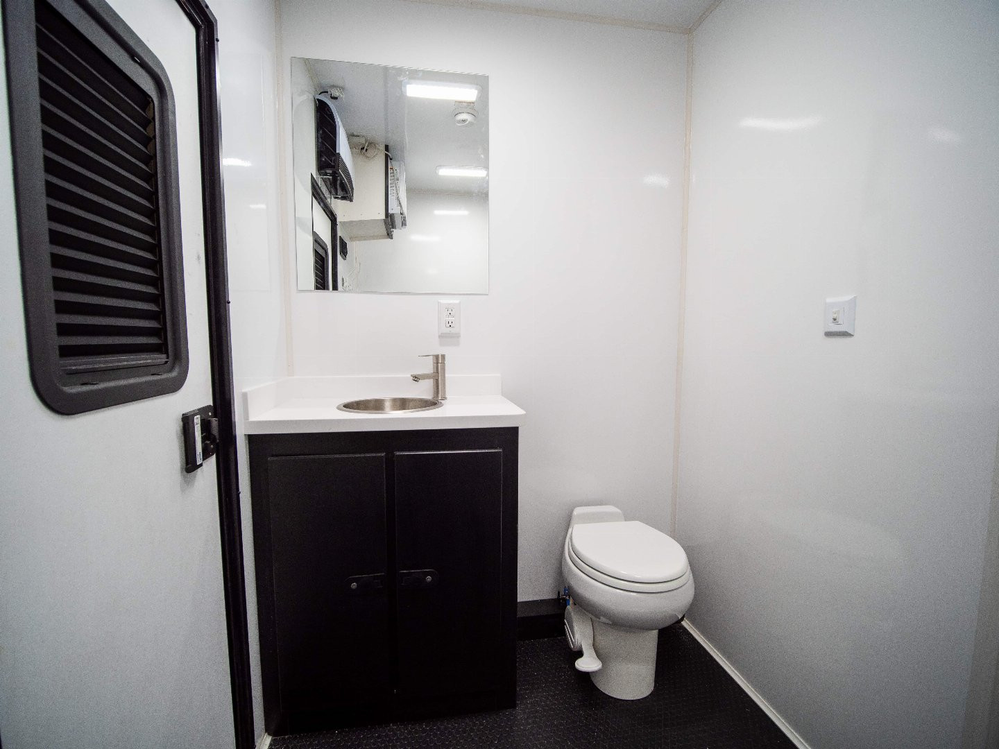 New 2024 ETC 8 Private Rooms with Full Bathroom Bunkhouse Sleeper Trailer