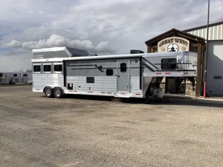 New 2025 SMC LARAMIE SL8314SSR 3H Horse Trailer