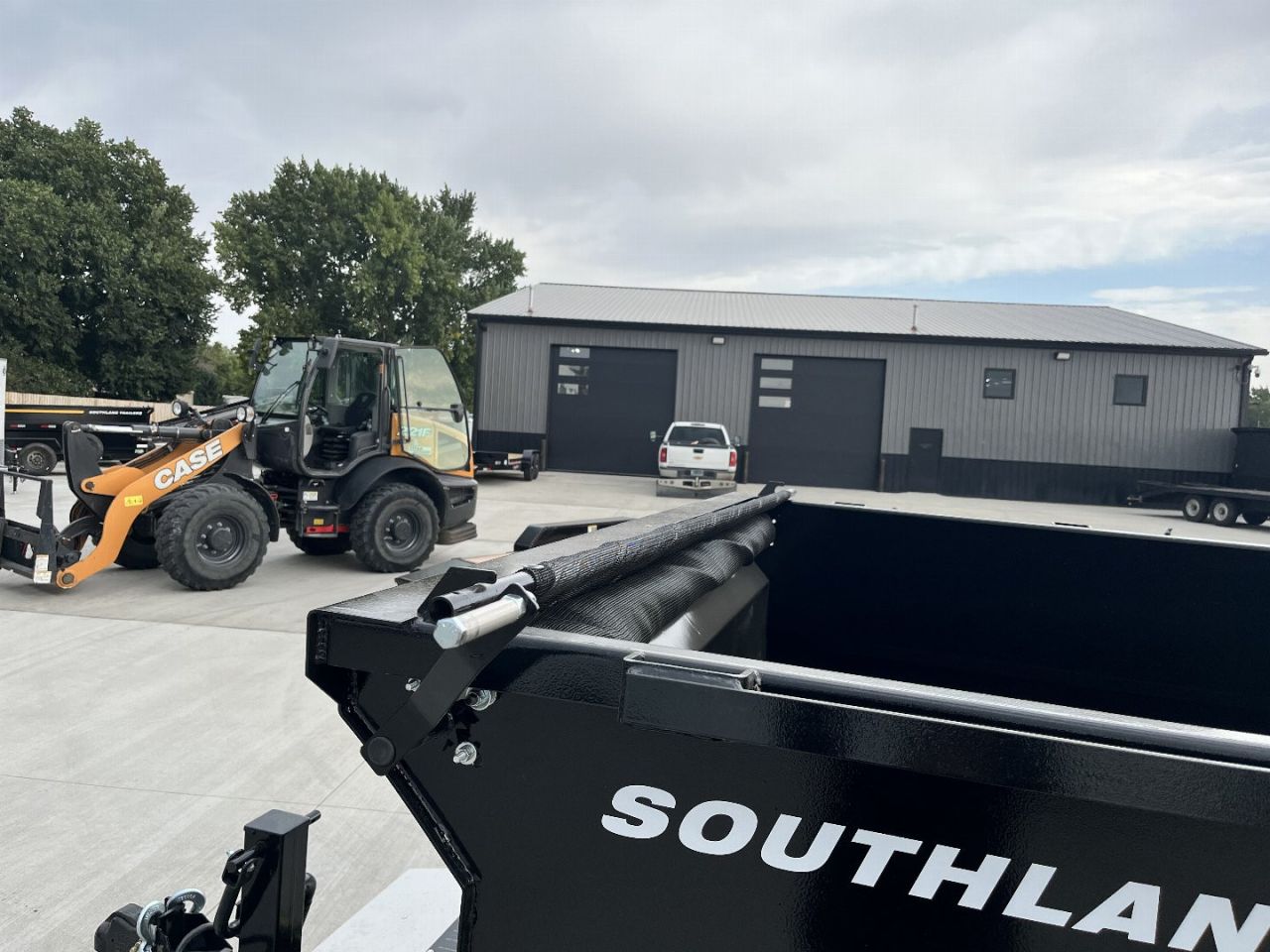 New NEW 2025 Southland 14ft Hydraulic Jack HIGH SIDE Low Profile Dump Trailer 2-7000 lb axles = 14K with Ramps and TARP