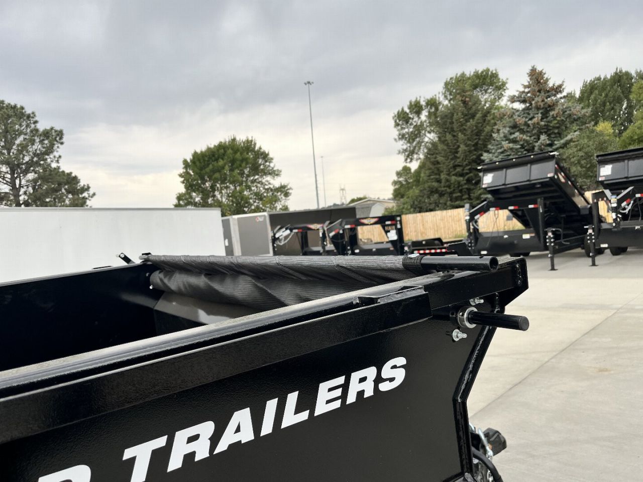 New NEW 2025 Southland 14ft Hydraulic Jack HIGH SIDE Low Profile Dump Trailer 2-7000 lb axles = 14K with Ramps and TARP