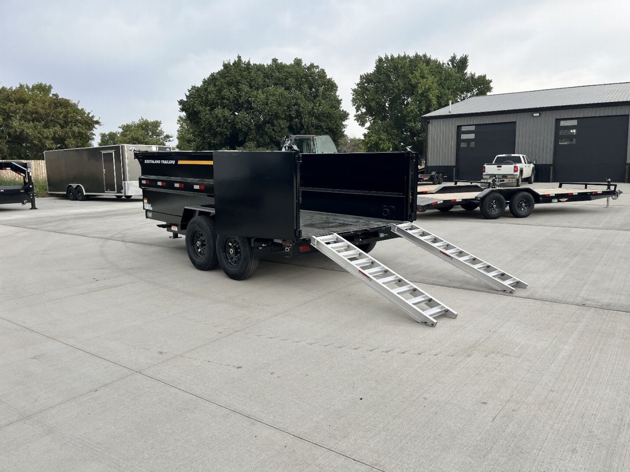 New NEW 2025 Southland 14ft Hydraulic Jack HIGH SIDE Low Profile Dump Trailer 2-7000 lb axles = 14K with Ramps and TARP