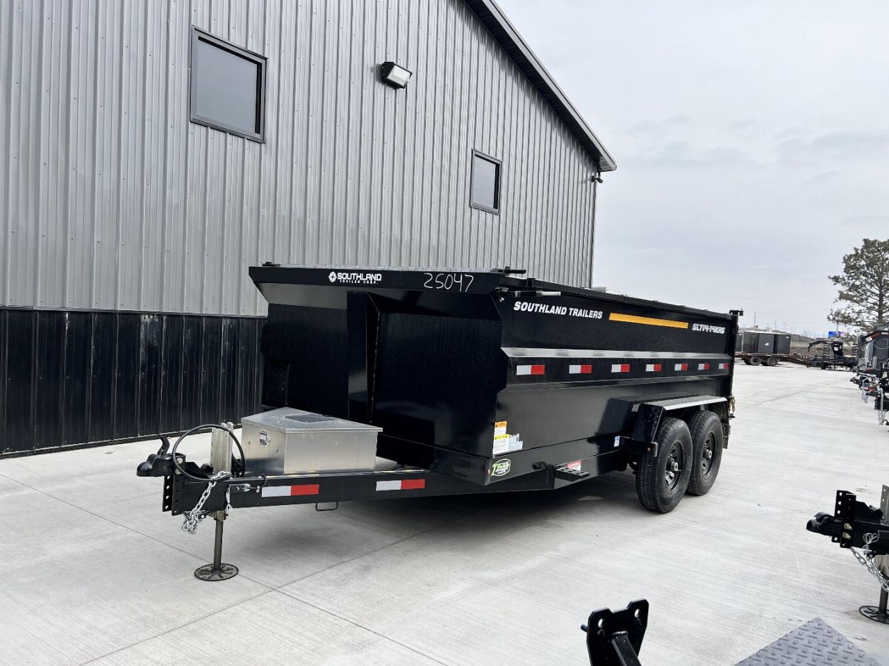 New NEW 2025 Southland 14ft Hydraulic Jack HIGH SIDE Low Profile Dump Trailer 2-7000 lb axles = 14K with Ramps and TARP