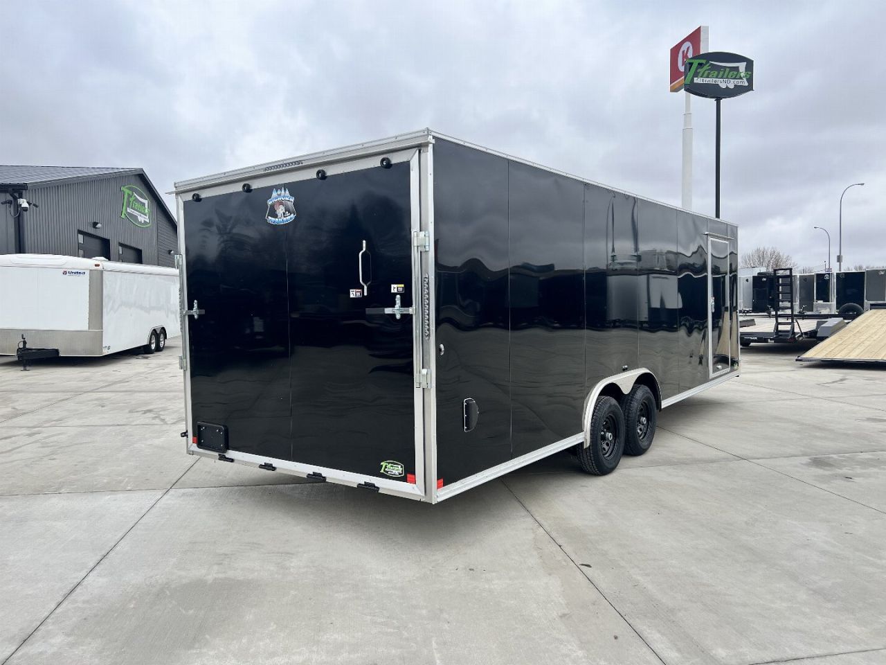 New 2025 Bighorn R&M 8.5x24 + 2’V Nose Rear Ramp Enclosed Cargo Trailer Car Hauler