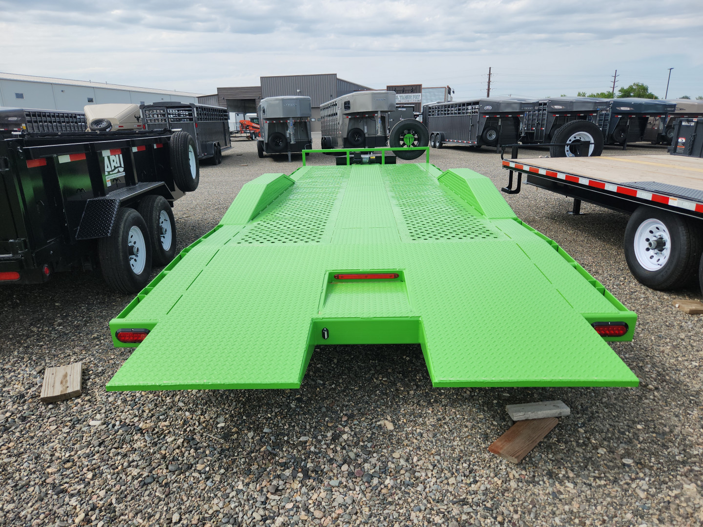 New 2025 24' STING RAY POWER TILT BP Tilt Trailer