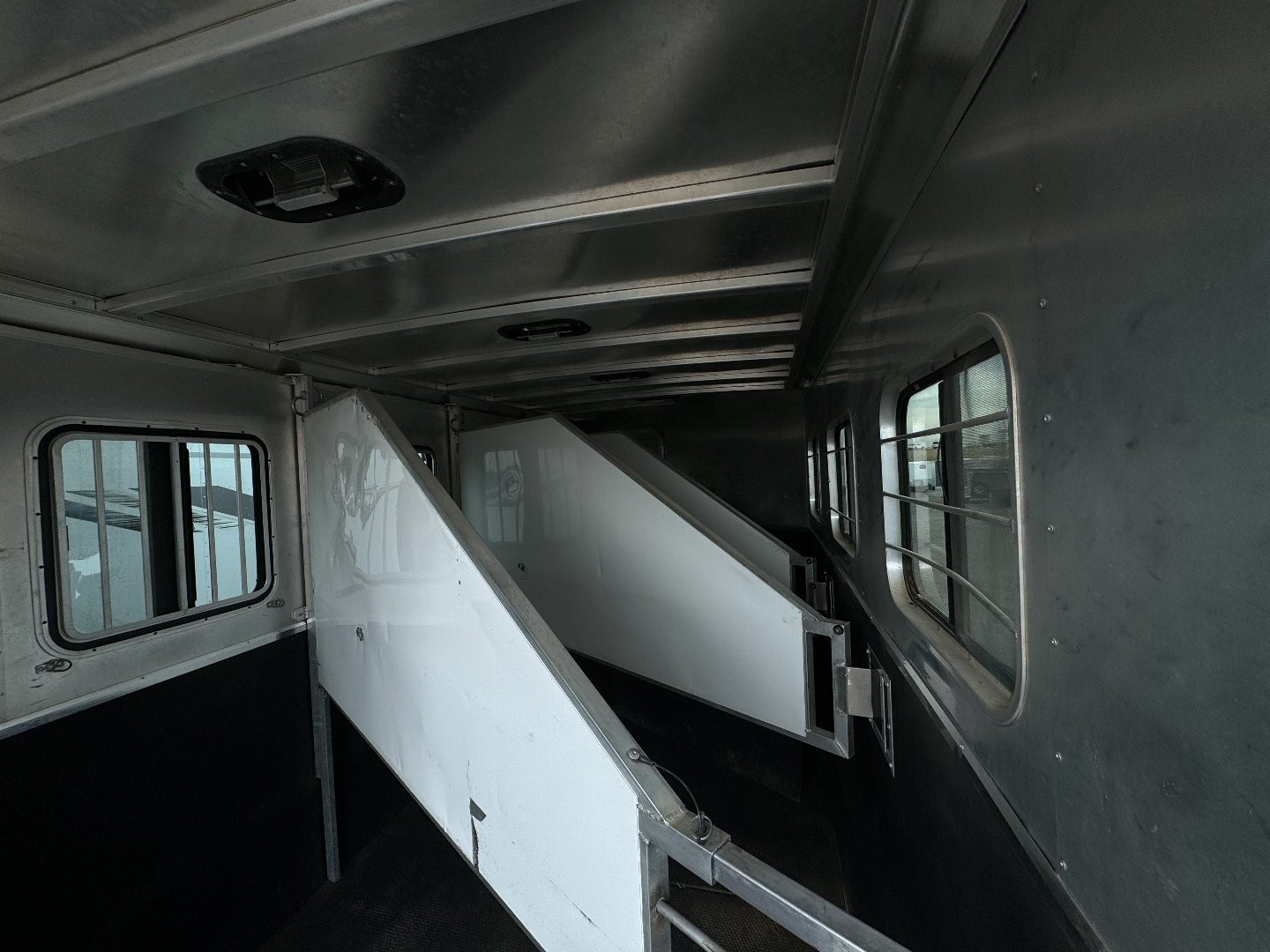 Used 2007 Kiefer Built 4H Genesis GN Horse Trailer