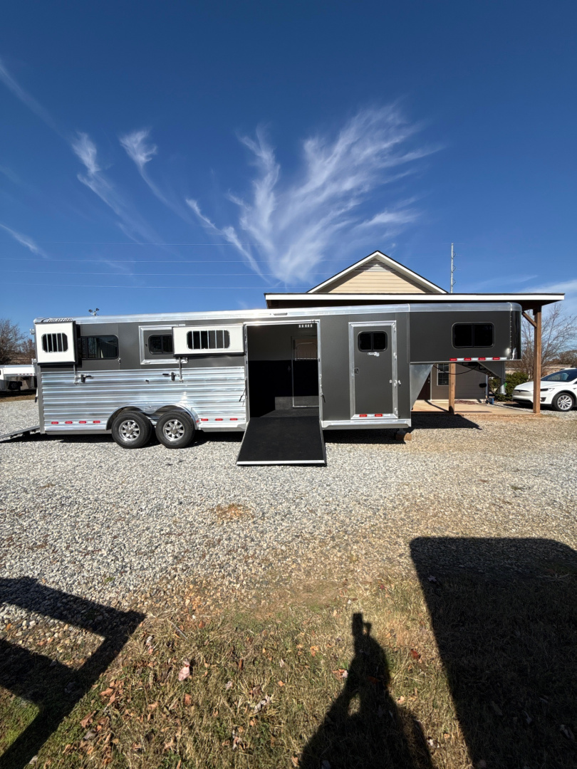 New 2026 Cimarron Trailers Norstar 2+1 Horse Trailer