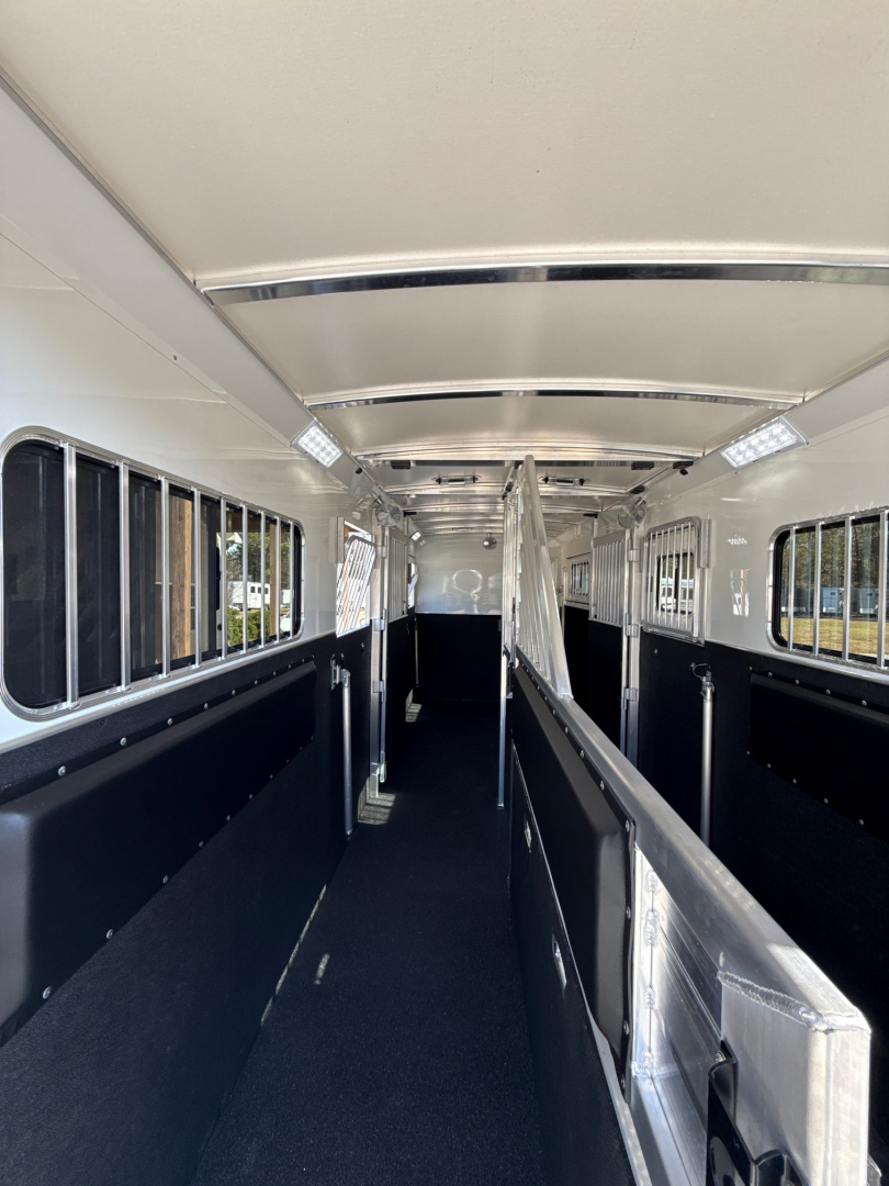 New 2026 Cimarron Trailers Norstar 2+1 Horse Trailer