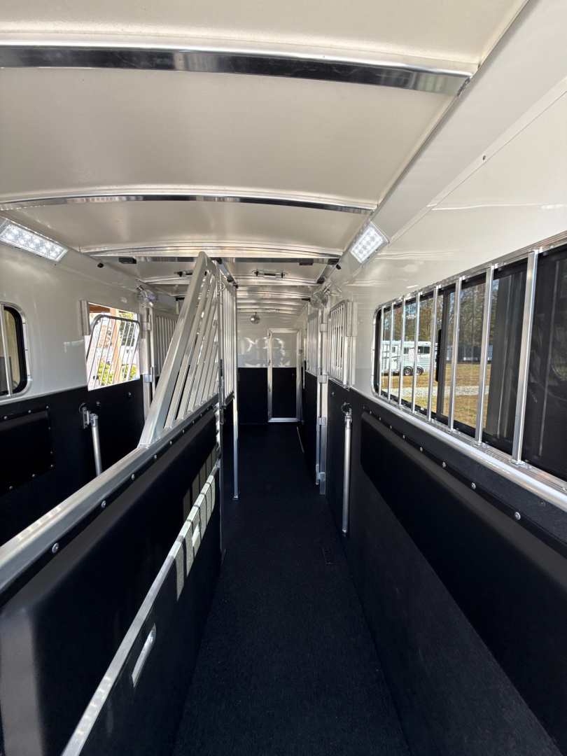 New 2026 Cimarron Trailers Norstar 2+1 Horse Trailer