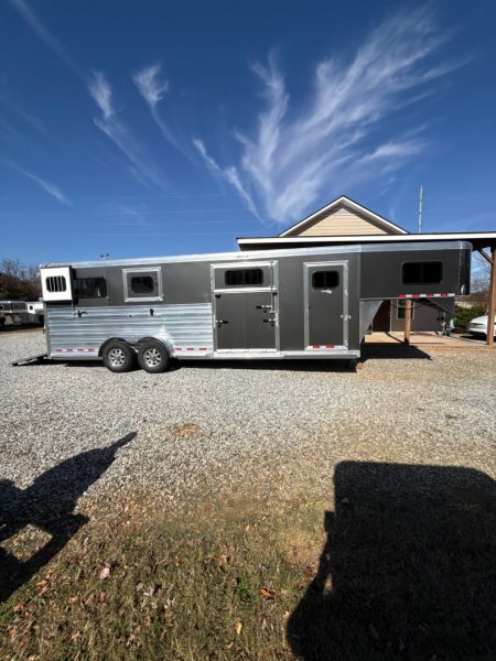 New 2026 Cimarron Trailers Norstar 2+1 Horse Trailer