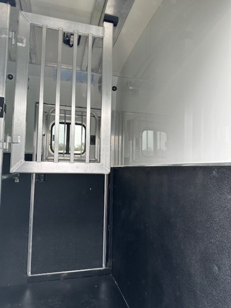 New 2026 CIMARRON Norstar 2 Horse Straight load Gooseneck Horse Trailer
