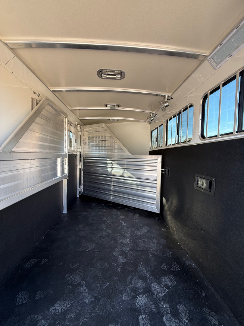 New 2026 Cimarron Trailers Norstar 3 Horse R.T.G Gooseneck