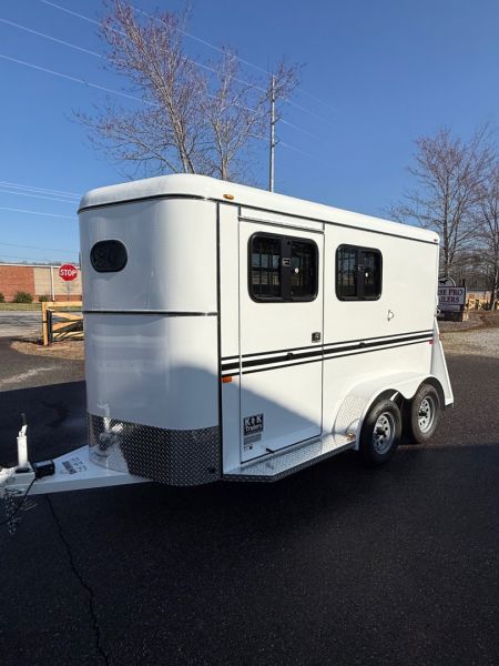 New 2026 Bee 2 Horse Slant Load BP w/Drops & Escape Door Horse Trailer