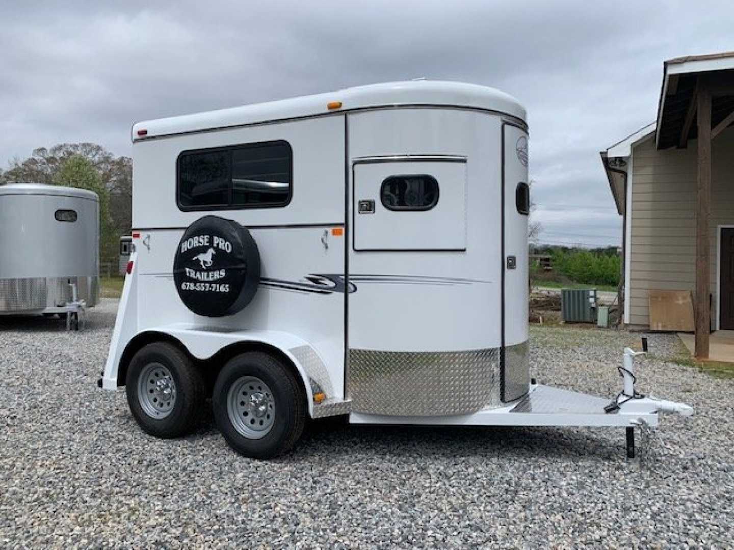 New 2026 Bee 2 Horse Straight Load BP Horse Trailer