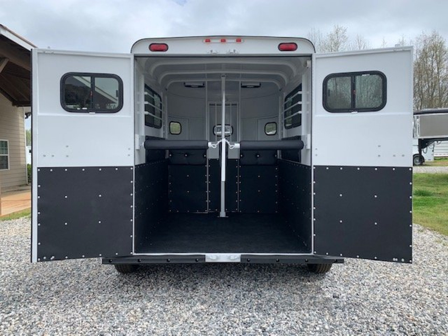 New 2026 Bee 2 Horse Straight Load BP Horse Trailer