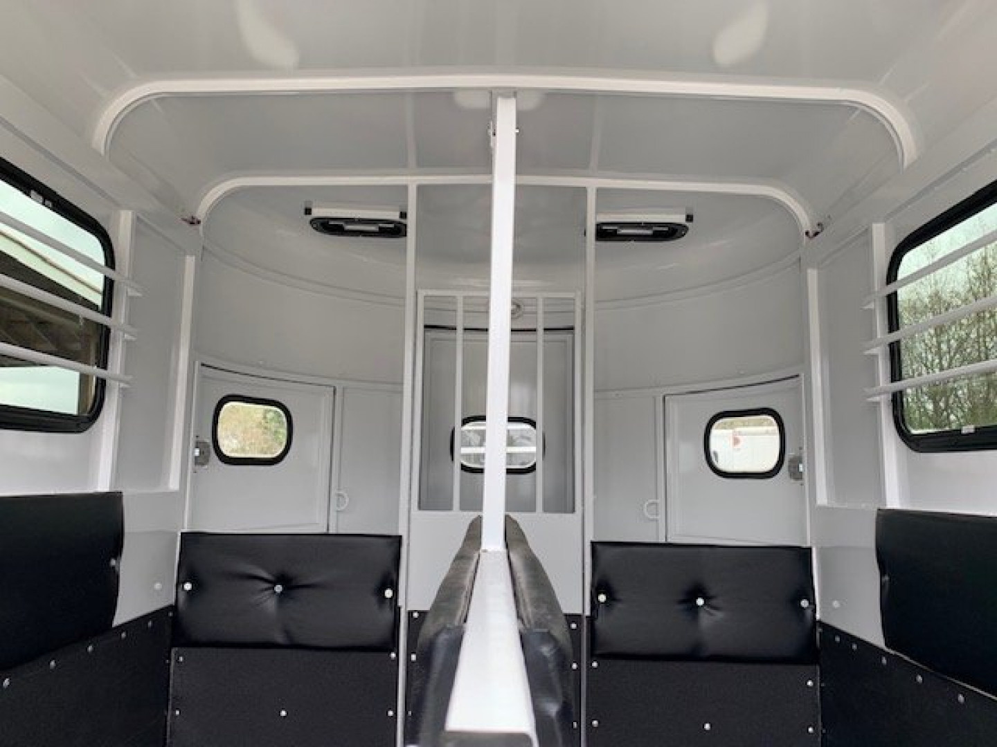New 2026 Bee 2 Horse Straight Load BP Horse Trailer