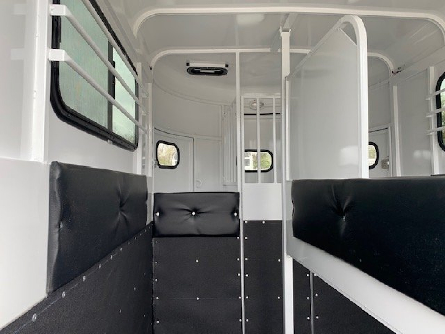 New 2026 Bee 2 Horse Straight Load BP Horse Trailer