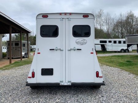 New 2026 Bee 2 Horse Straight Load BP Horse Trailer