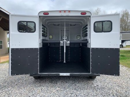 New 2026 Bee 2 Horse Straight Load BP Horse Trailer