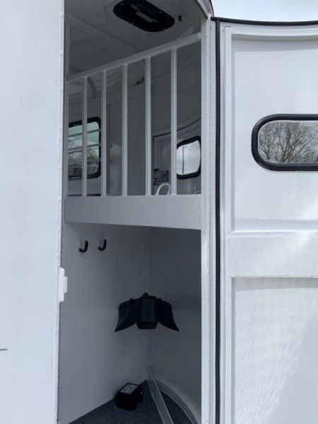New 2026 Bee 2 Horse Straight Load BP Horse Trailer