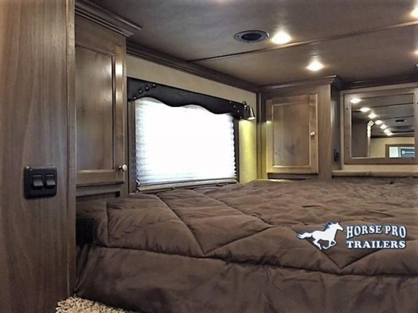 New 2027 Cimarron Trailers Lonestar Living Quarters Midtack Horse Trailer