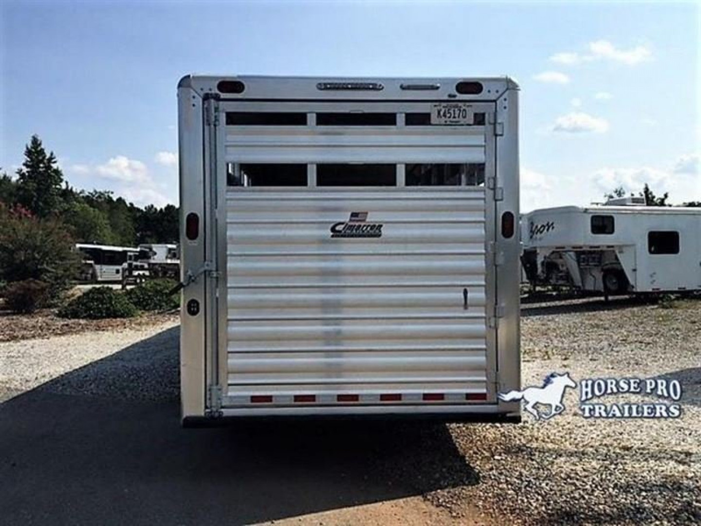 New 2027 Cimarron Trailers Lonestar Living Quarters Midtack Horse Trailer