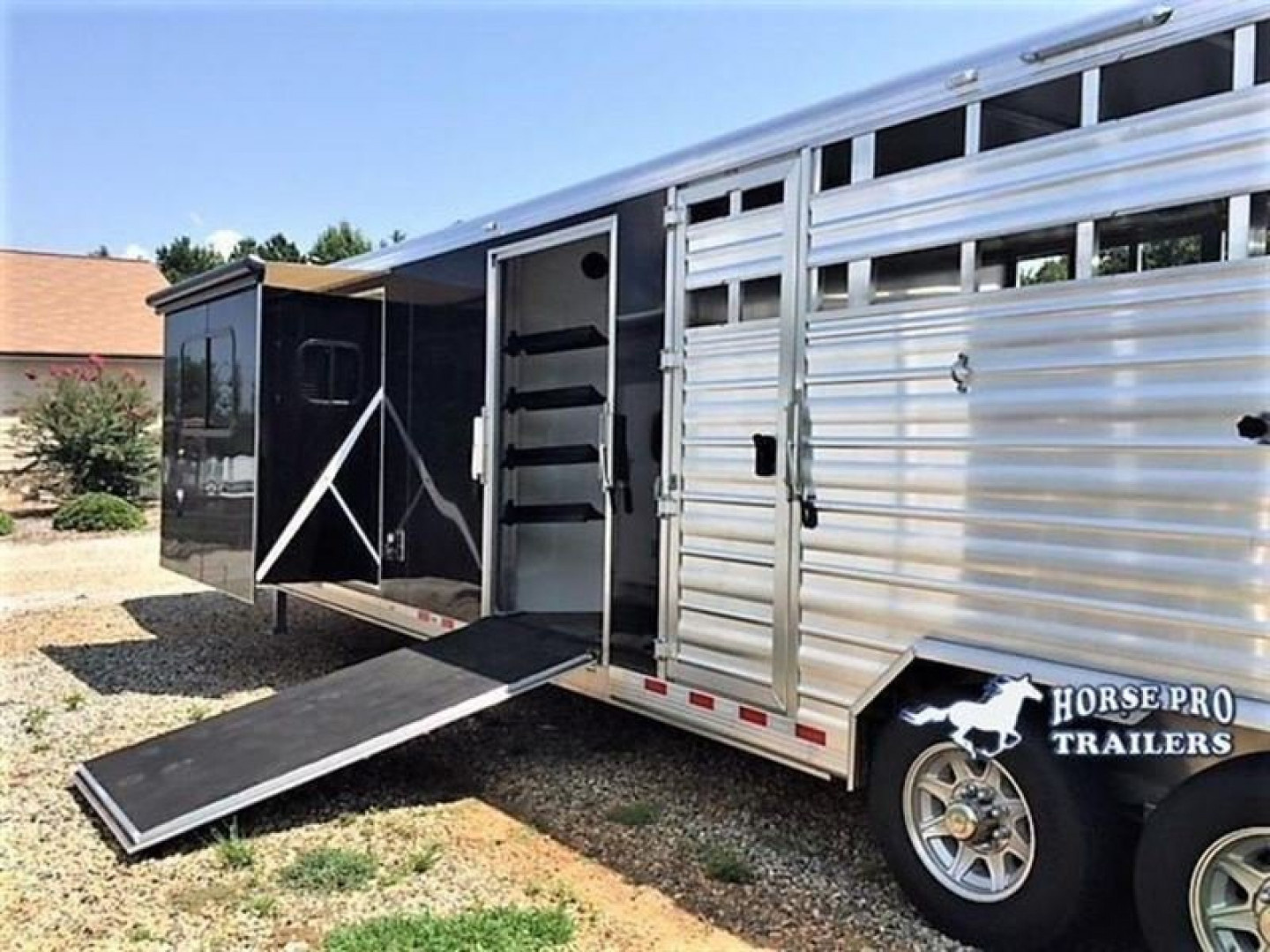 New 2027 Cimarron Trailers Lonestar Living Quarters Midtack Horse Trailer