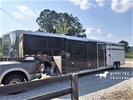 New 2027 Cimarron Trailers Lonestar Living Quarters Midtack Horse Trailer