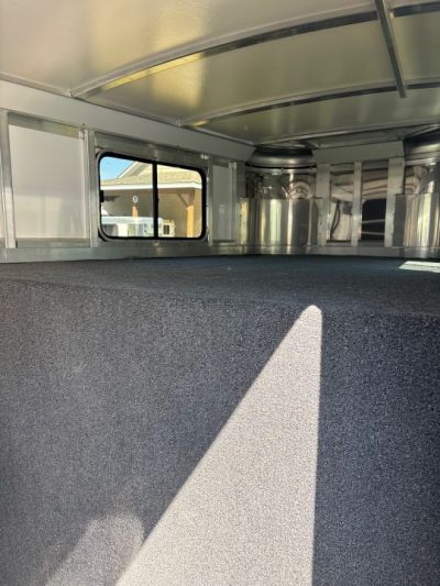 New 2026 Cimarron Trailers Lonestar LS24G Horse Trailer
