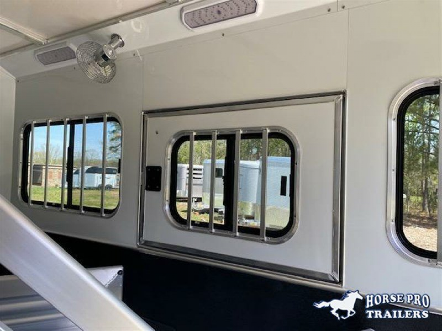 New 2027 Cimarron Trailers Norstar 3H SL GN Horse Trailer