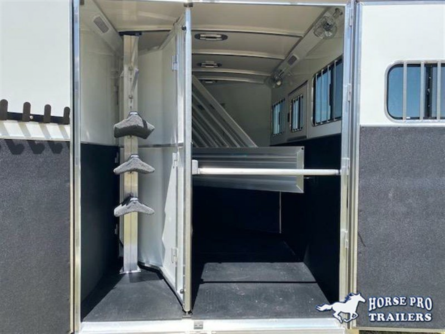 New 2027 Cimarron Trailers Norstar 3H SL GN Horse Trailer