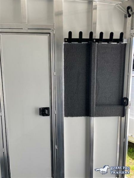 New 2027 Cimarron Trailers Norstar 3H SL GN Horse Trailer