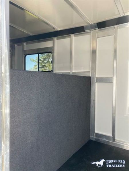 New 2027 Cimarron Trailers Norstar 3H SL GN Horse Trailer