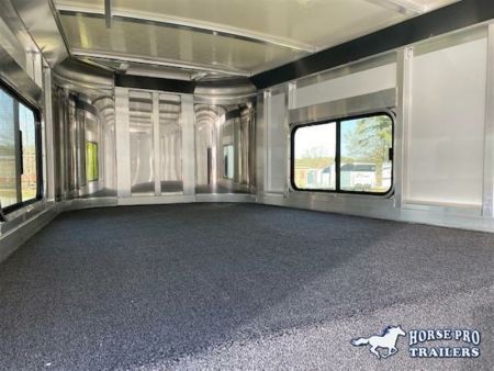 New 2027 Cimarron Trailers Norstar 3H SL GN Horse Trailer