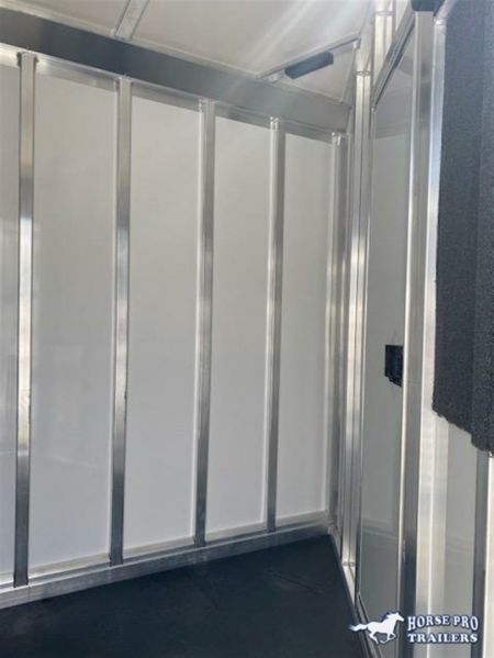 New 2027 Cimarron Trailers Norstar 3H SL GN Horse Trailer