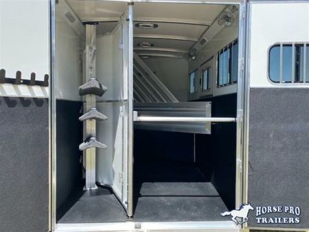 New 2027 Cimarron Trailers Norstar 3H SL GN Horse Trailer