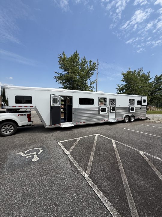 New 2027 Cimarron Trailers Norstar 6 Horse Head-To-Head +2 Horse Trailer