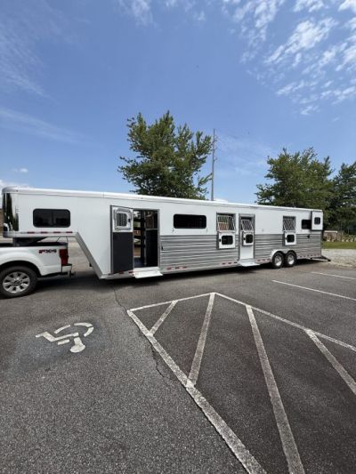 New 2027 Cimarron Trailers Norstar 6 Horse Head-To-Head +2 Horse Trailer