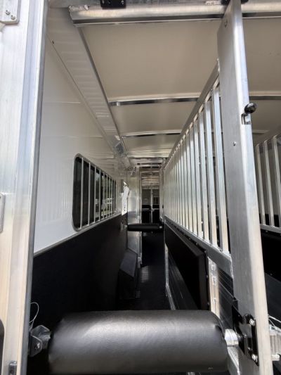 New 2027 Cimarron Trailers Norstar 6 Horse Head-To-Head +2 Horse Trailer
