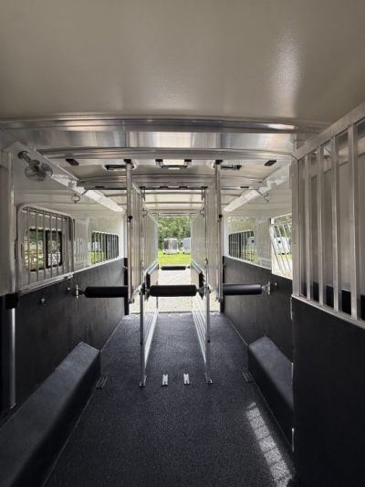 New 2027 Cimarron Trailers Norstar 6 Horse Head-To-Head +2 Horse Trailer